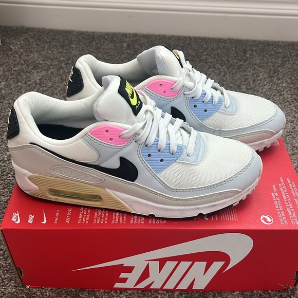 Nike air max 90
Womans size 9 - Picture 2 of 7